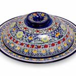 Церемония в тарелке с яркими узорами